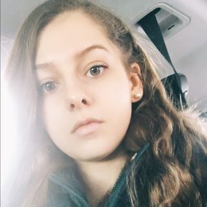 Meet your Posher, Cassandra